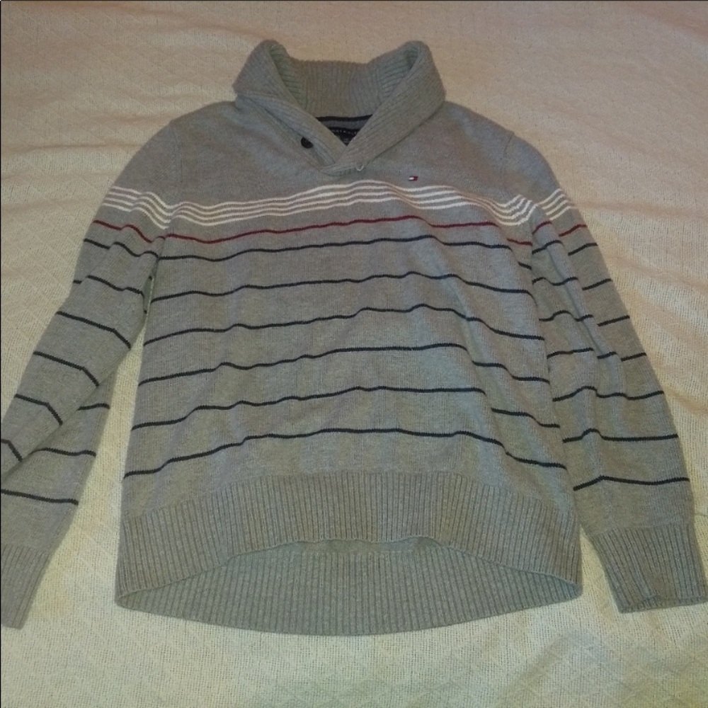 2 Tommy Hilfiger Sweaters